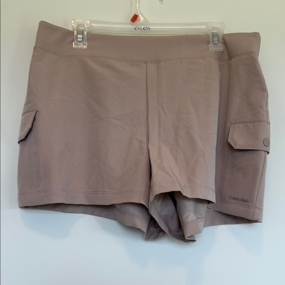New Calvin Klein Tan Cargo Shorts with Classic Design